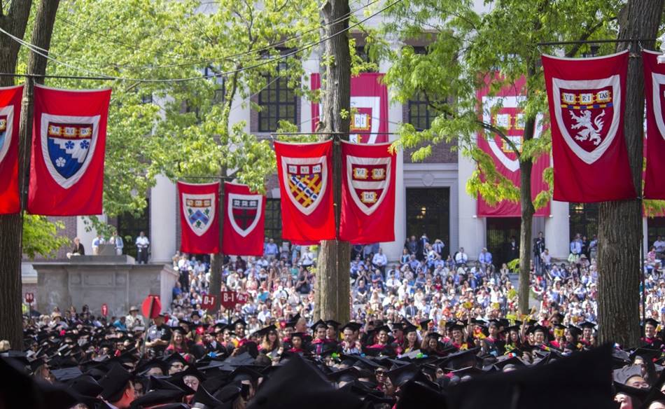 2016년 하바드 졸업식 장면 사진 Helen Y. WU Crop