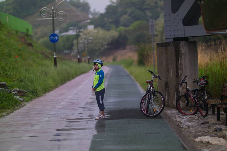 은결이와 봄비 맞으며 자전거를 달려보다 - 동백 호수공원에서 기흥역까지 신갈천을 따라 달리다. 13 비가 그치기를 기다리는 은결