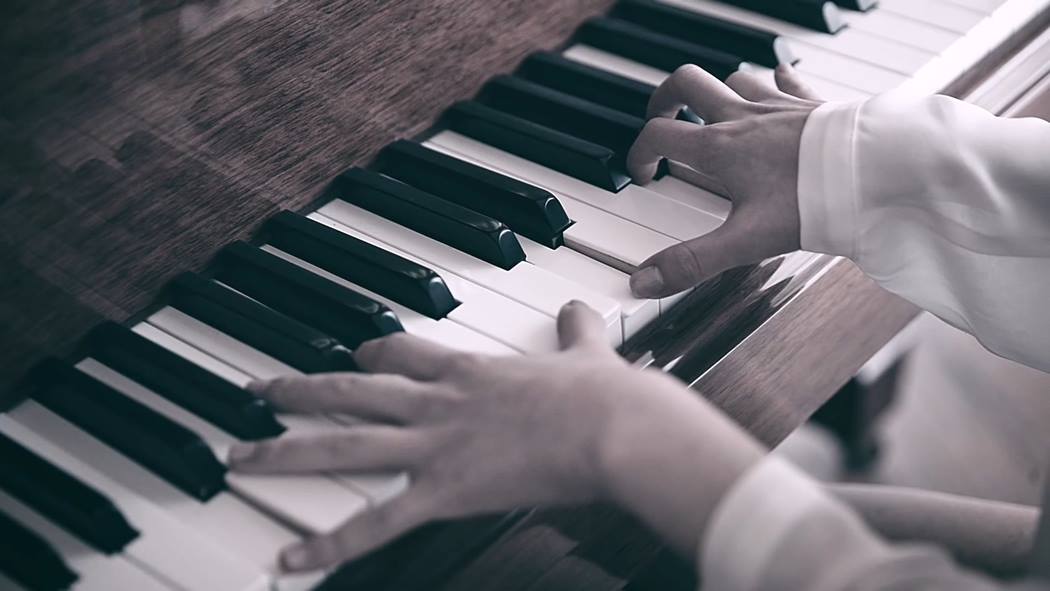 소니뮤직 MDR-1000X 아이유 광고 음악을 사랑하는 사람들을 위하여, for and by Music Lovers 광고 스틸컷06