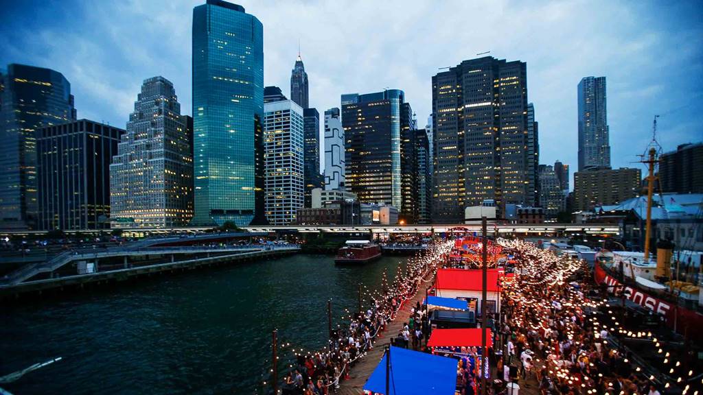 타미 힐피거(TOMMY HILFIGER) 뉴욕 카니발 2016년 9월 사진 출처 thembsgroup.co.uk