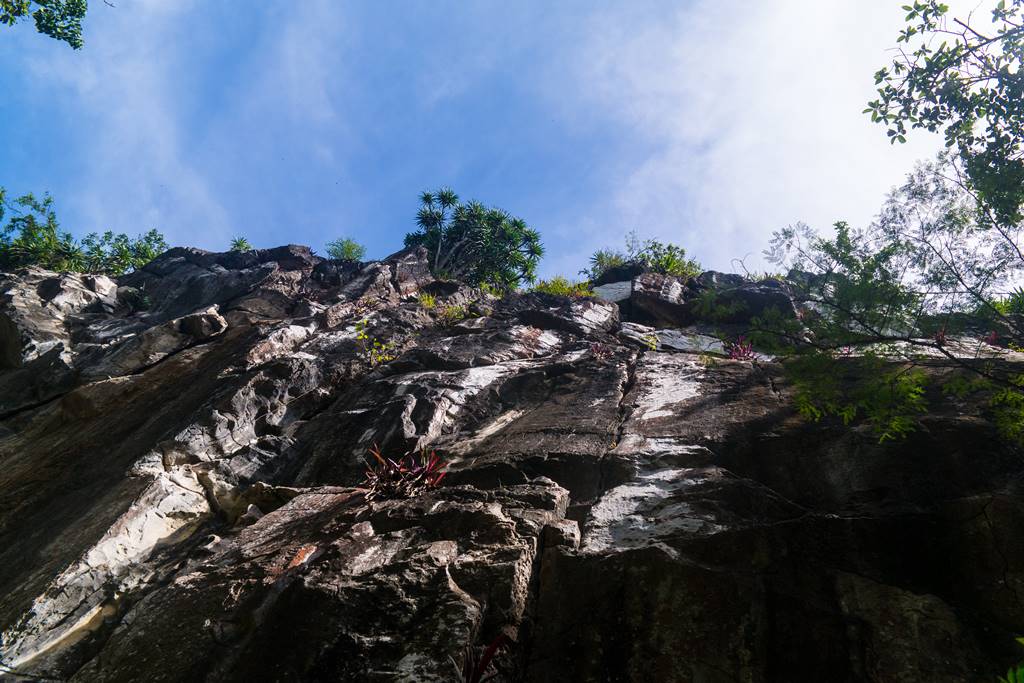 오행산(마블 마운틴) 반통동굴(Van Thong Cave)로 가는 길의 기암절벽