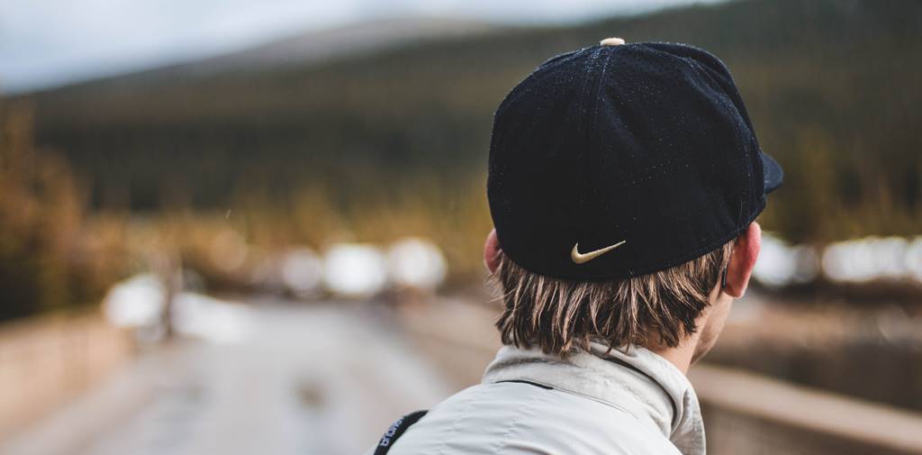 나이키 아마존 파트너쉽이 나이키 브랜딩에 미치는 영향_Featured_나이키 모자를 쓰다 Pixbay에서 가져온 사진_cap-1837179