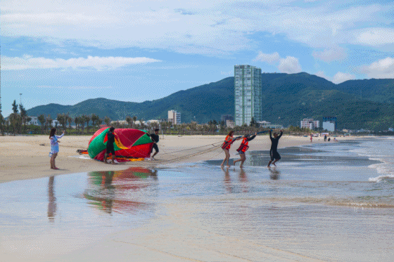 다닝 미키 비치(My Khe Beach) 패러세일링 일련 동작을 담아보다