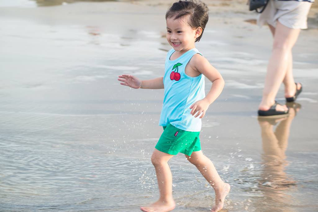 다닝 미키 비치(My Khe Beach) 풍경 - 달리는 꼬마-6649