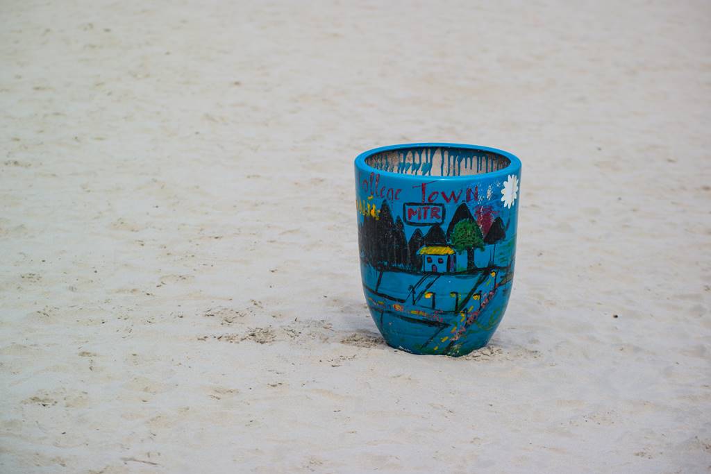 다닝 미키 비치(My Khe Beach) 풍경 - 아기자기한 쓰레기통-3551