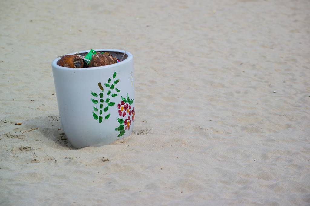 다닝 미키 비치(My Khe Beach) 풍경 - 아기자기한 쓰레기통-3551