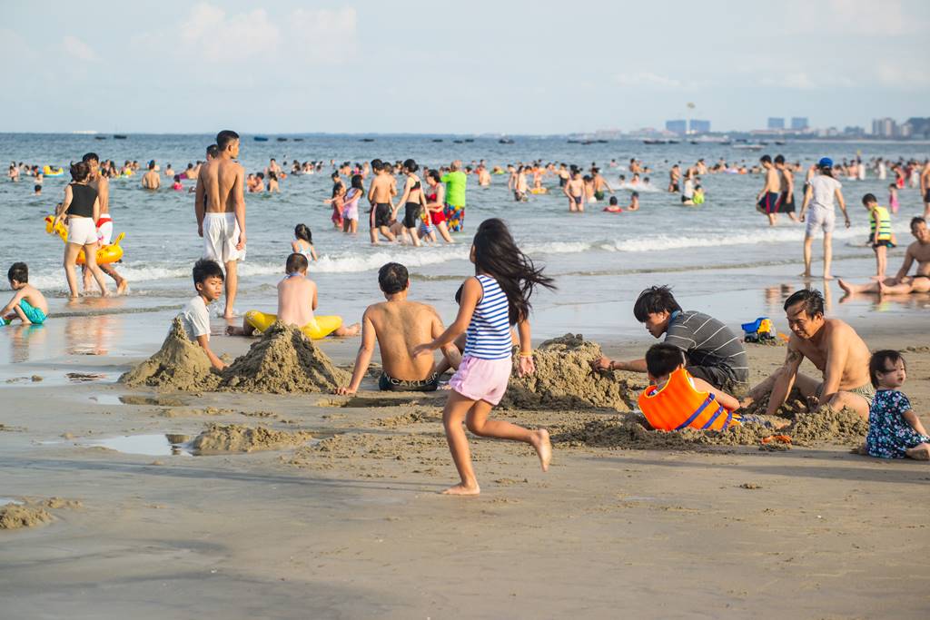 다닝 미키 비치(My Khe Beach) 풍경 - 오후 4시가 넘어가니 사람들이 몰려들기 시작했다-6632
