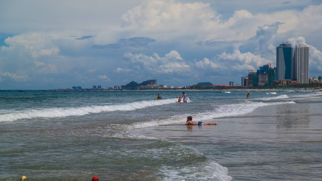 미키 비치(My Khe Beach) 풍경 - 명상에 잠긴 어린이-3410