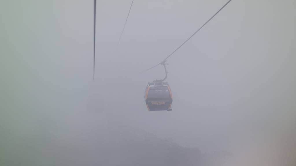 바나힐_바니힐에서 내려오는 케이블카에서 바라본 풍경 안개로 아무것도 보이지 않는다-4432