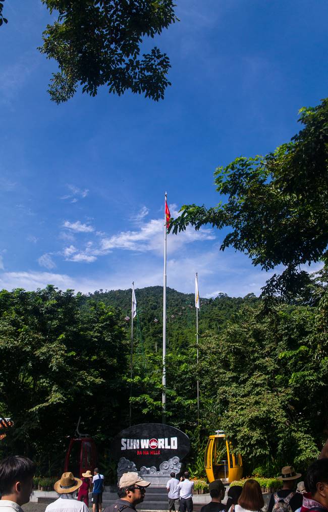 베트남 다낭 여행 - 바나 힐 케이블 타러 가는 길 국기게양대-3925