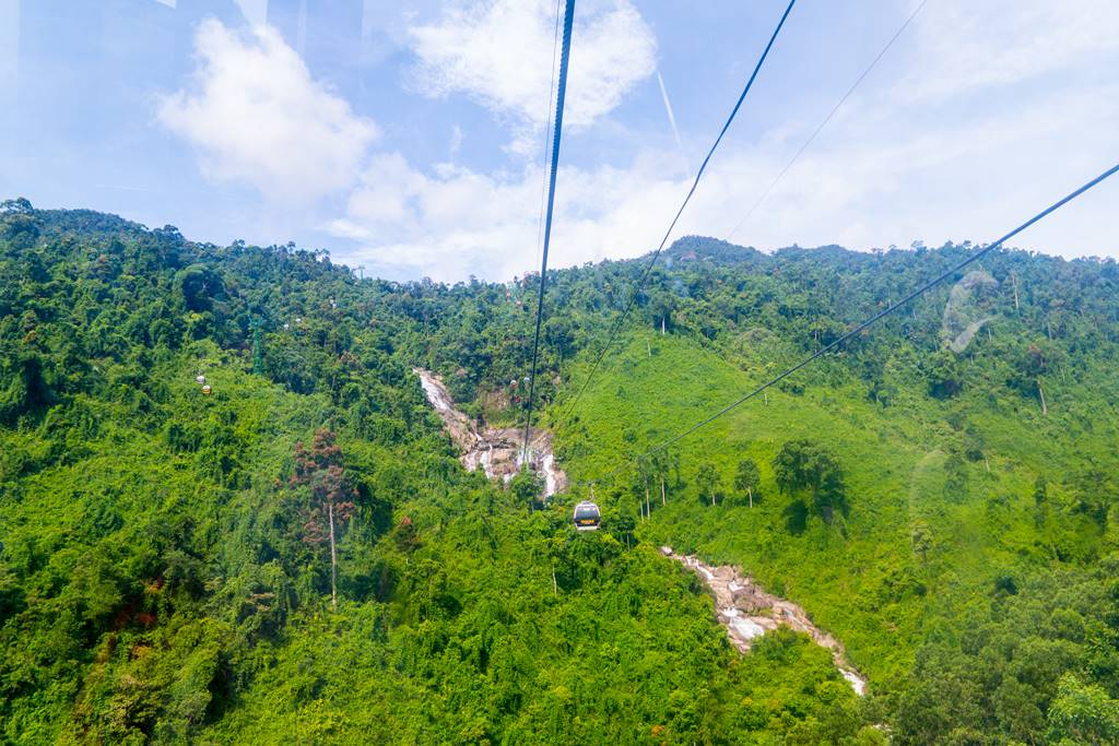 베트남 다낭 여행 - 바나 힐(Bana Hill) 케이블카에서 바라본 풍경 폭포를 보다