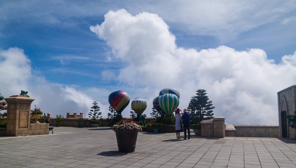 베트남 다낭 여행 - 바나 힐(Bana Hill) Happiy Garden에서 멋진 구름을 배경으로 담아보다