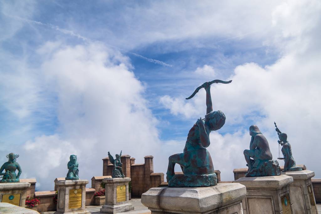 베트남 다낭 여행 - 바나 힐(Bana Hill) Happiy Garden에 세워진 동상들