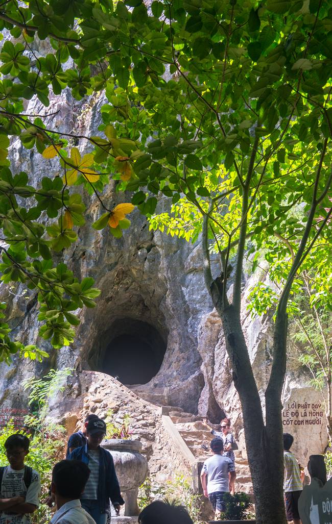 오행산(마블 마운틴) 반통동굴(Van Thong Cave) 입구