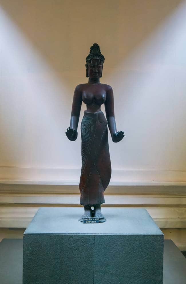 참 조각 박물관 - 타라 여신의 청동상-6219