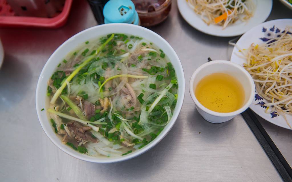 다낭 쌀국수 맛집 퍼흥(Pho Hong)에서 주문한 닭고기 쌀국수(Pho Ga)