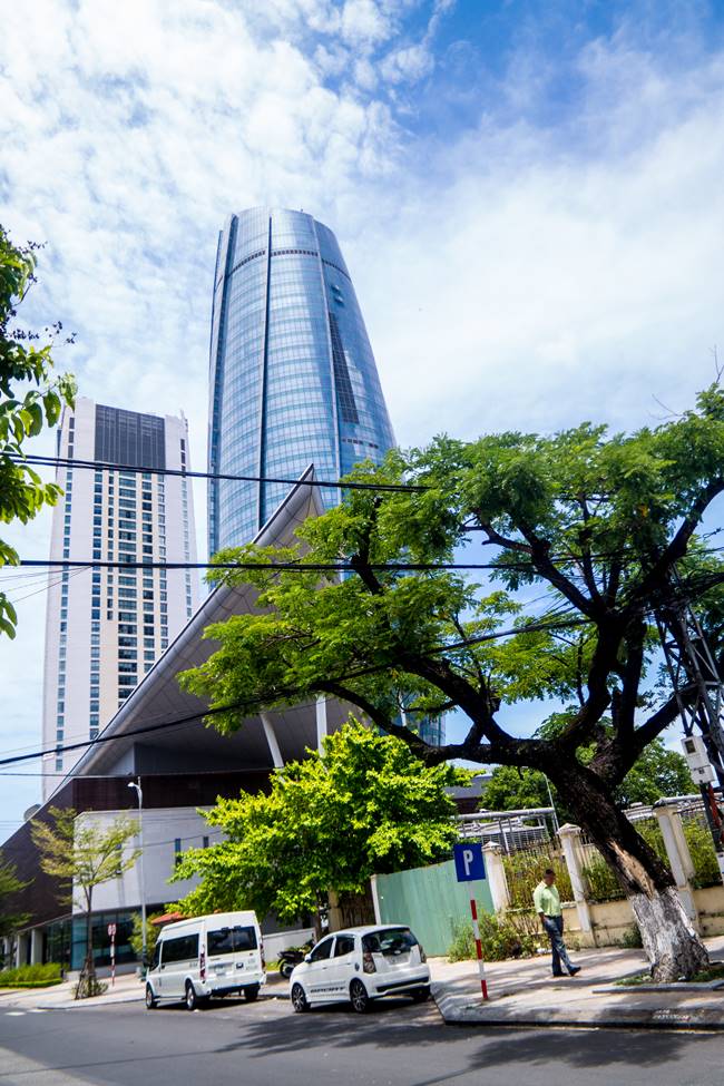 다낭 쌀국수 맛집 퍼홍(Pho Hong) 에서 바라본 다낭 시청