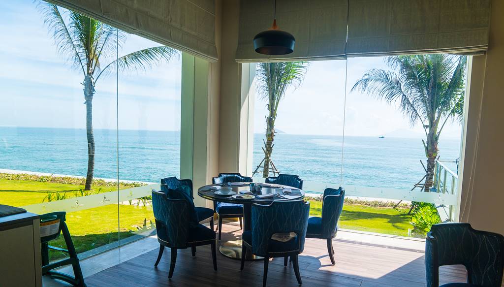 바다가 보이는 빈펄 호이안 식당