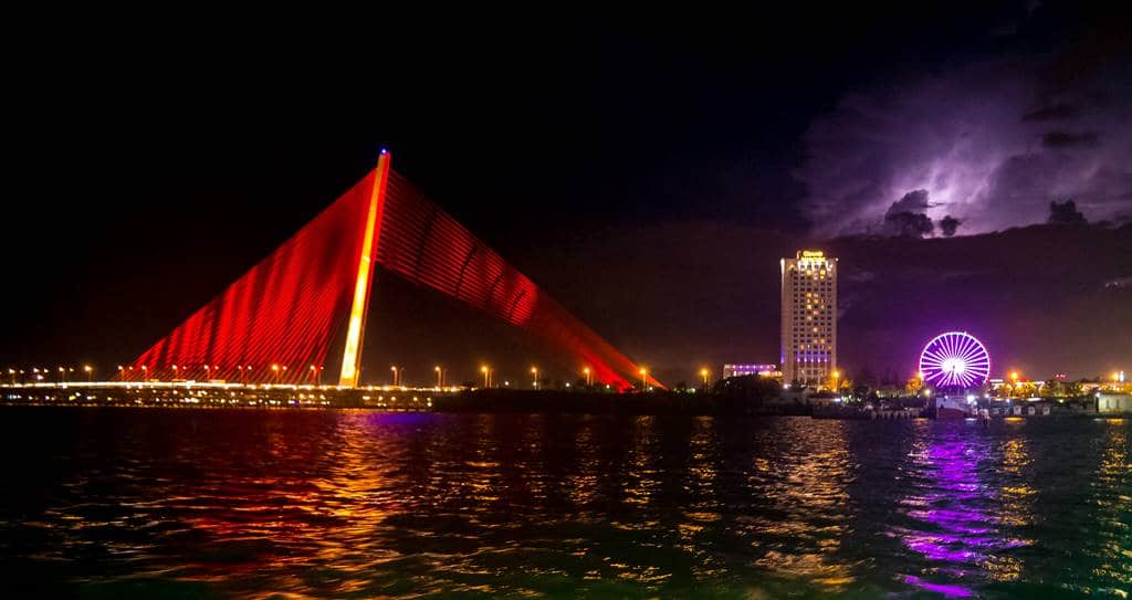 베트남 다낭 한강 쩐티리 다리 Cầu Trần Thị Lý 야경 01