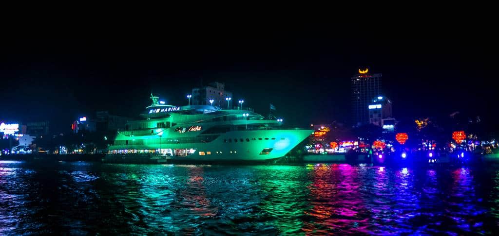 한강 야경 크루즈 움직이지 않는 유람선 -6762