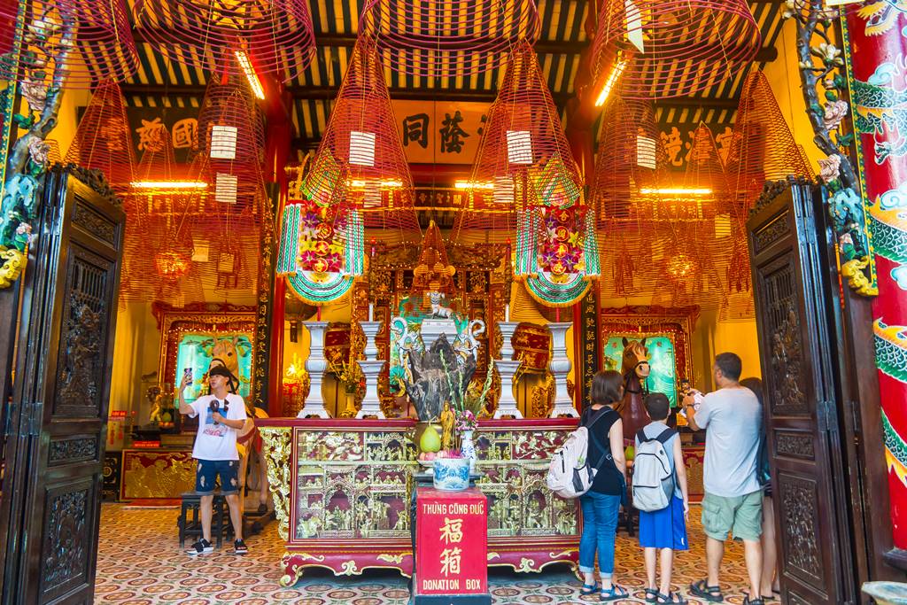 호이안 광둥 회관 내부에 있는 사원 안-5547