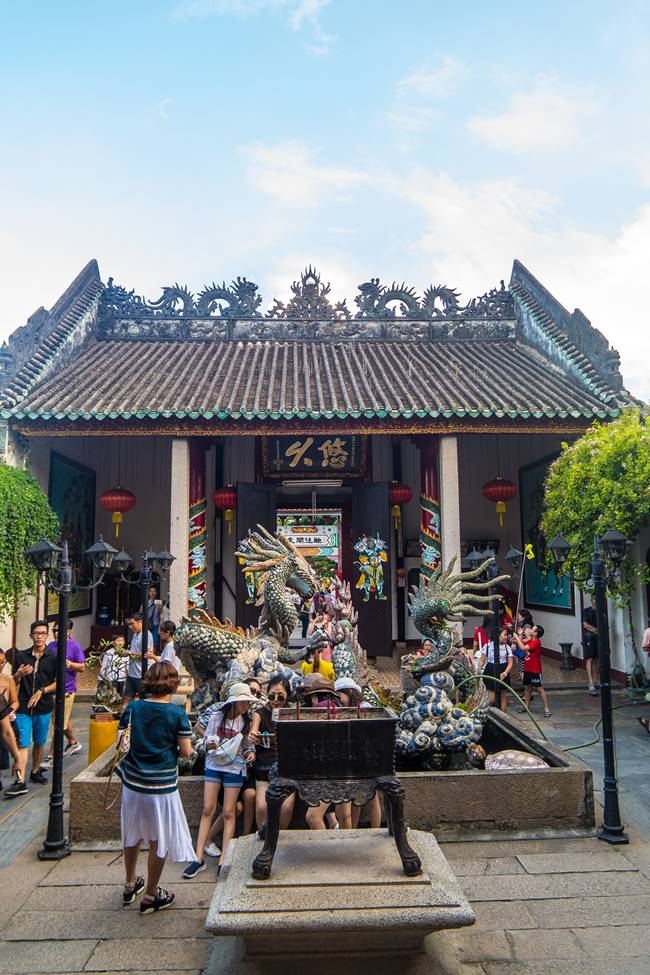 호이안 광둥 회관 내부에 있는 사원_ 사당 뒤 풍경-5556