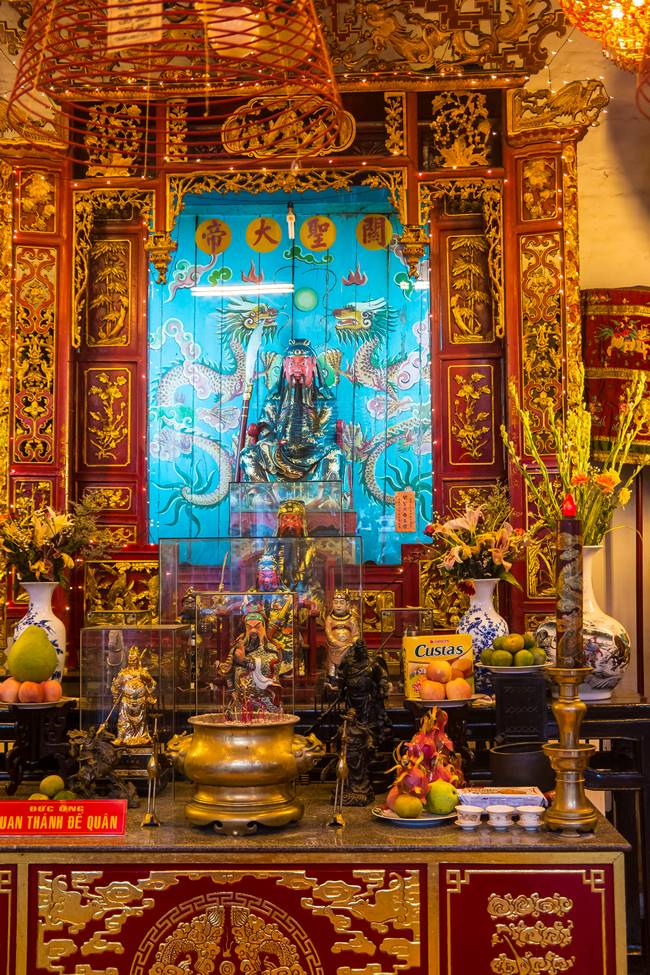 호이안 광둥 회관 내부에 있는 사원_ 중국에서 신으로 추앙받는 관우-5551