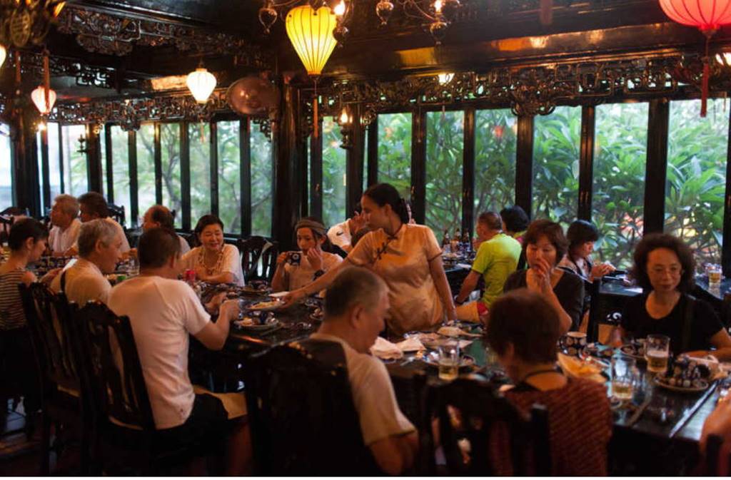 호이안 레바츄엔 (LE BA TRUYEN ll) 사이트에서 가져온 식당 내부 이미지