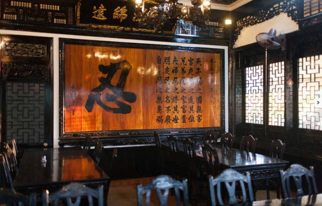 호이안 레바츄엔 (LE BA TRUYEN ll) 사이트에서 가져온 식당 내부 장식 이미지