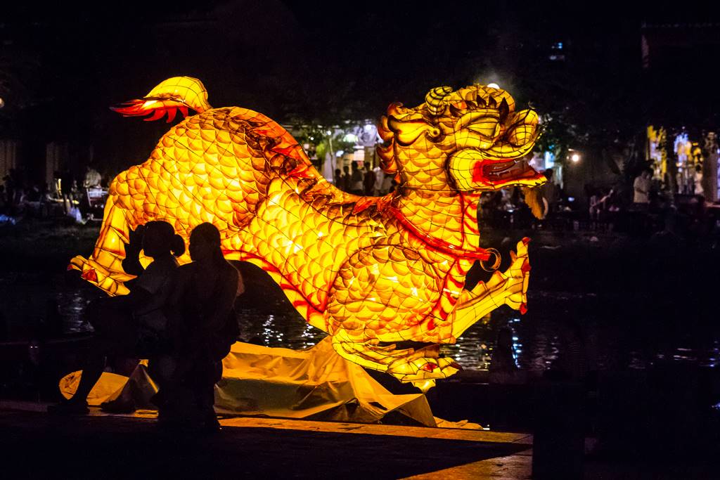 호이안 야시장 - 강변 조형물-5765