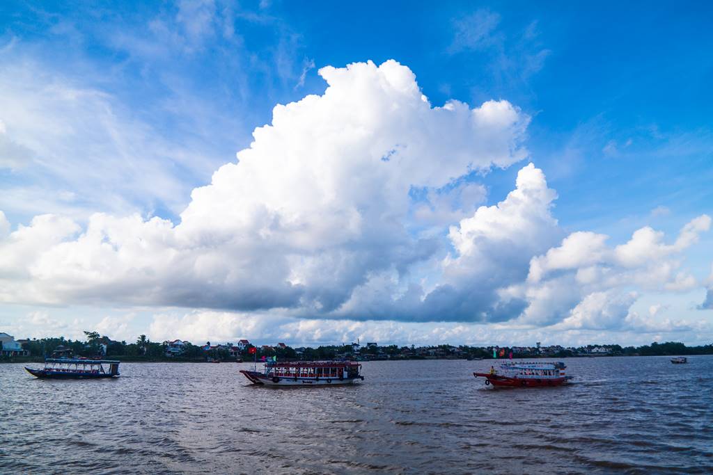 호이안 투몬강 멋진 구름과 유람선-5294