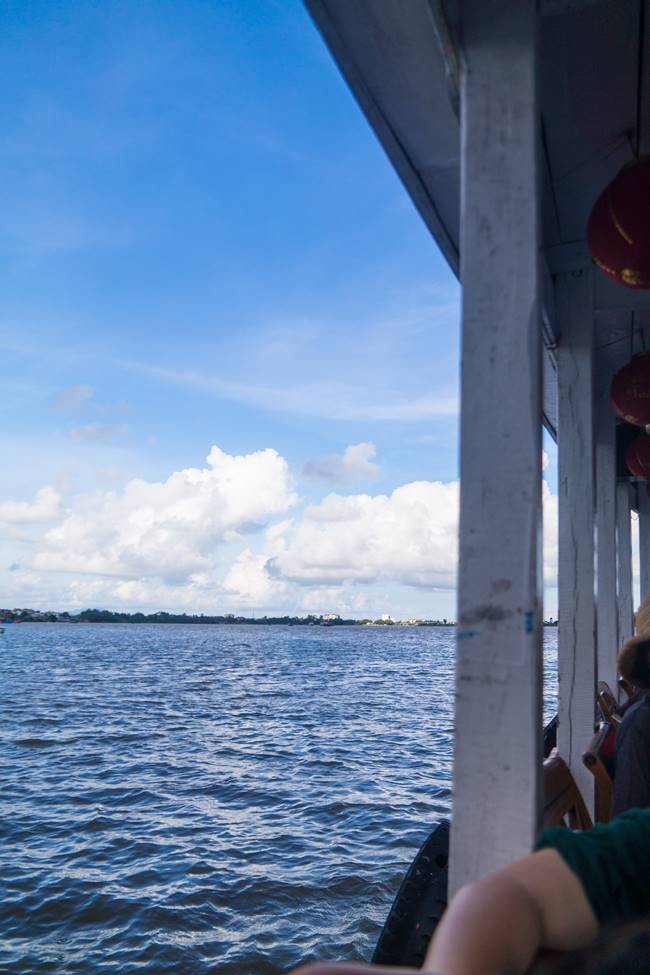 호이안 투몬강을 건너는 배 안쪽에서 담아 본 풍경-5280