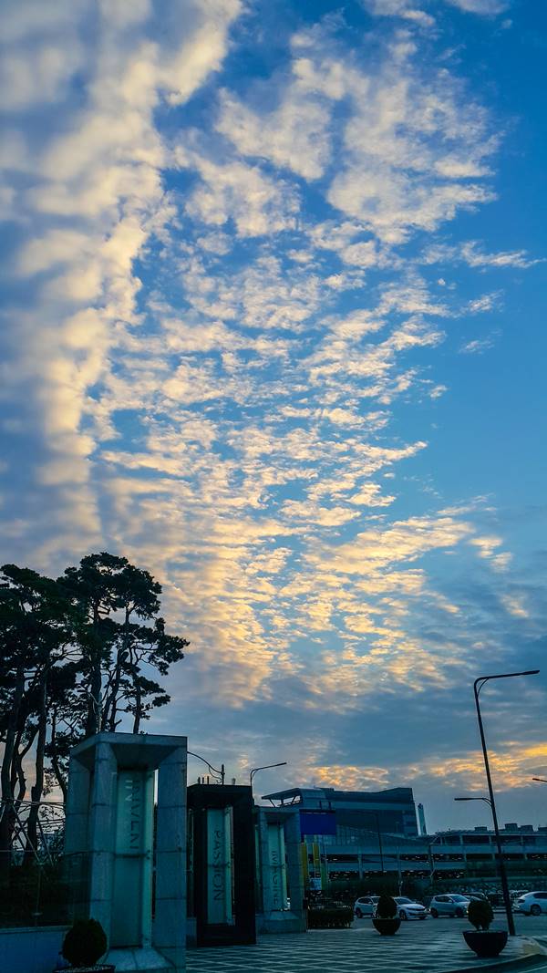 갤럭시노트4로 담아본 하늘-001 삼성전자 정문