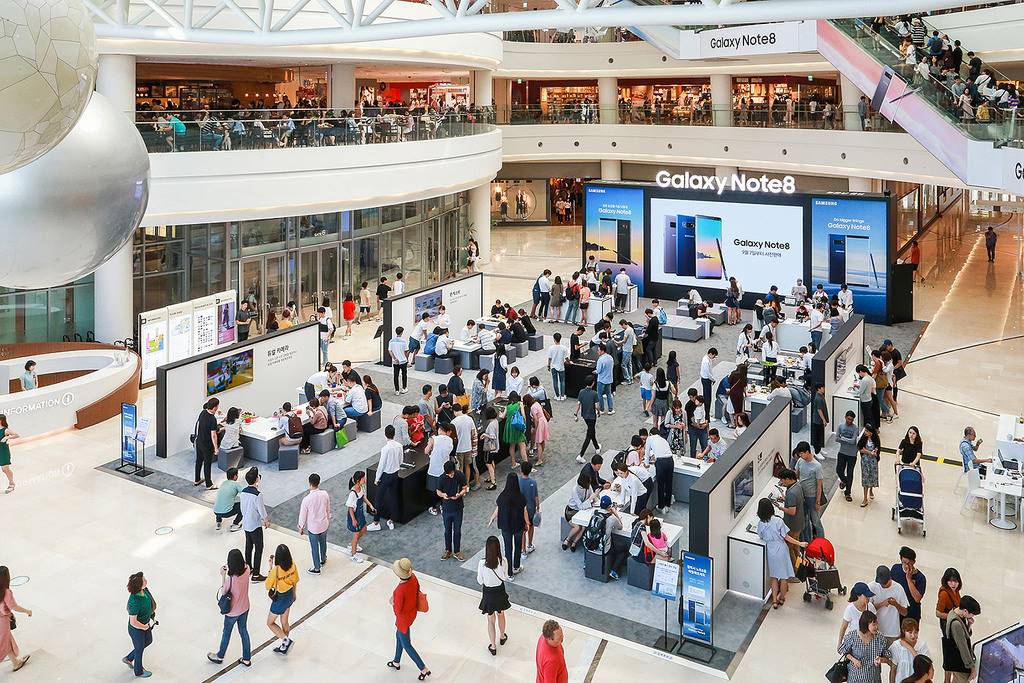 갤럭시노트8 체험존_영등포 타임스퀘어 아뜨리움 광장에서 운영 중인 ‘갤럭시 노트8’ 체험존 ‘갤럭시 스튜디오’ 전경_삼성전자 뉴스룸 제공