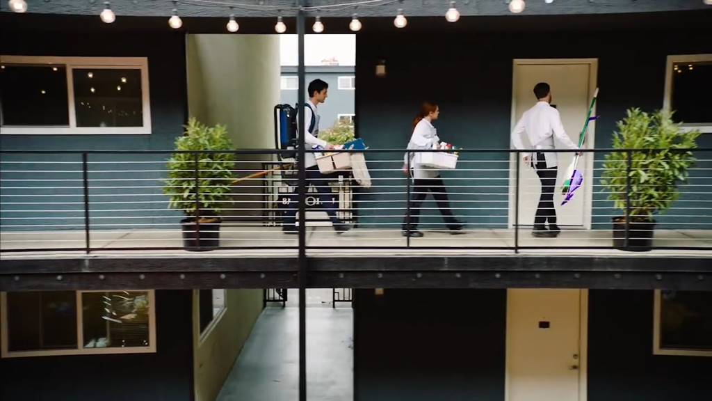 아마존 키 서비스(Amazon key Service) 홍보 영상 이미지 - 청소서비스 01