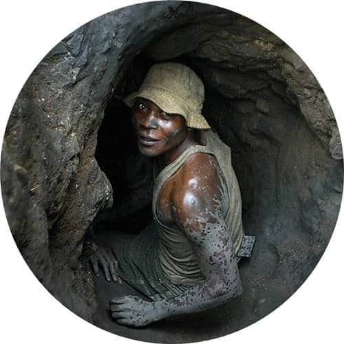 microsoft-콩고 코발트 광산에서 일하는 소년 apple-phone-batteries-made-with-cobalt-mined-by-7-year-old-children-499102-2