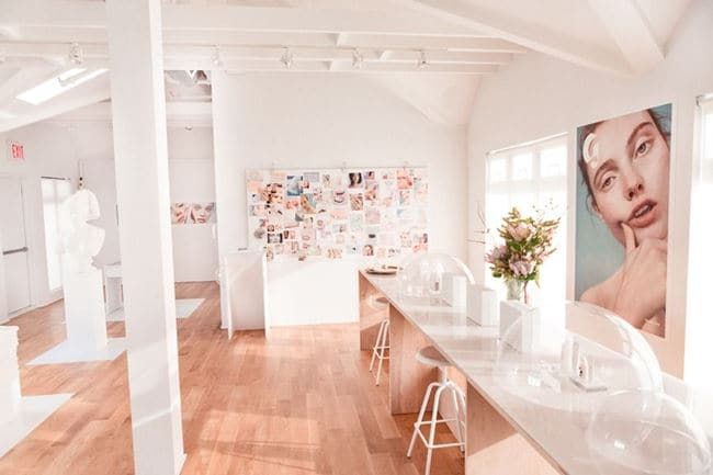 글로시에 쇼룸 Glossier Showroom