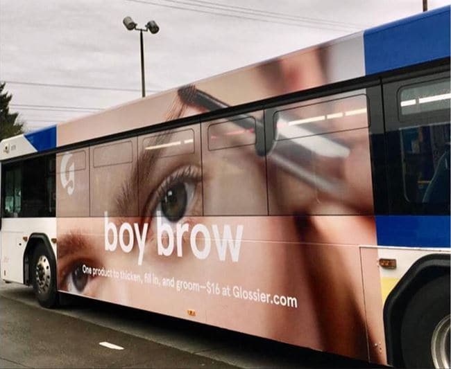 글로시에(Glossie) 마스카라 버스 광고