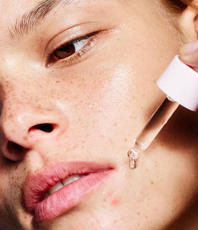 글로시에(Glossie) 슈퍼 세럼 광고 이미지