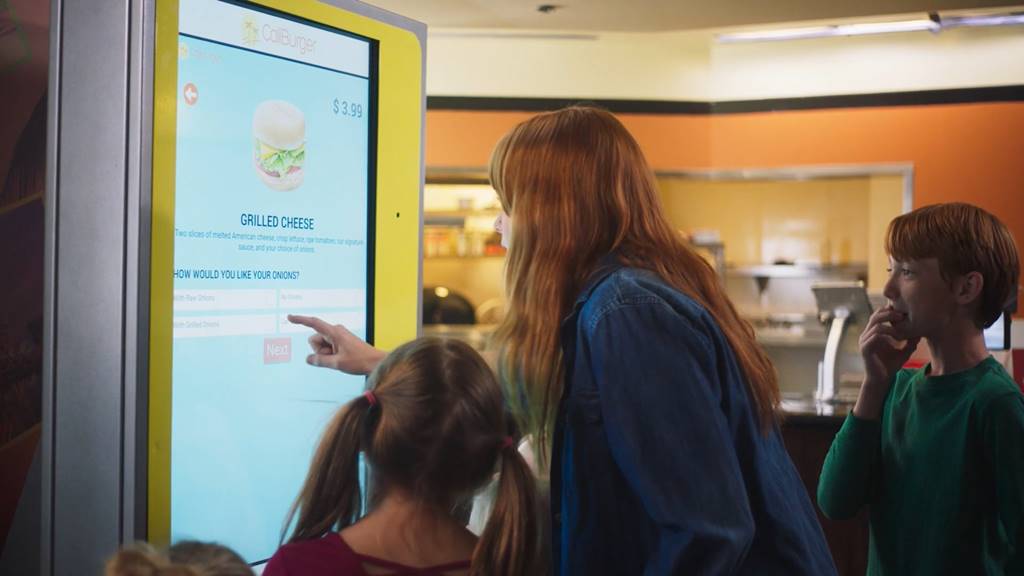 미국 캘리버거의 얼굴 인식 기술 이용 인공지능 키오스크(AI Kiosk)에서 주문 결제 시스템 AI Kiosk.mp4_20171224_175423.712