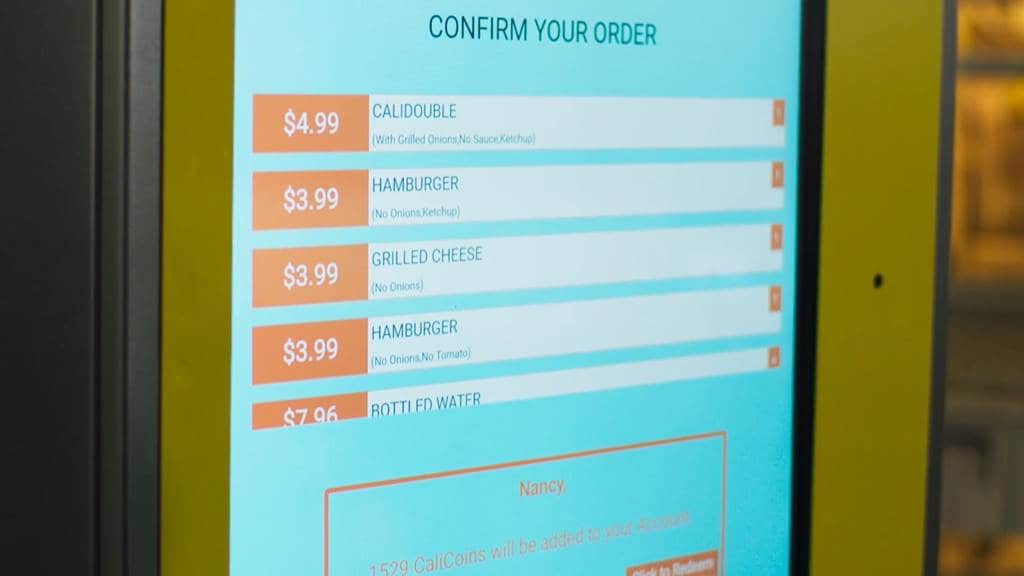 미국 캘리버거의 얼굴 인식 기술 이용 인공지능 키오스크(AI Kiosk)에서 주문 결제 시스템 AI Kiosk.mp4_20171224_175423.712