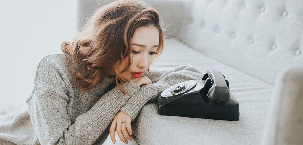 외로움에 전화를 기다리는 여인의 기다림 여인, Photo by KIMNXEYKOM