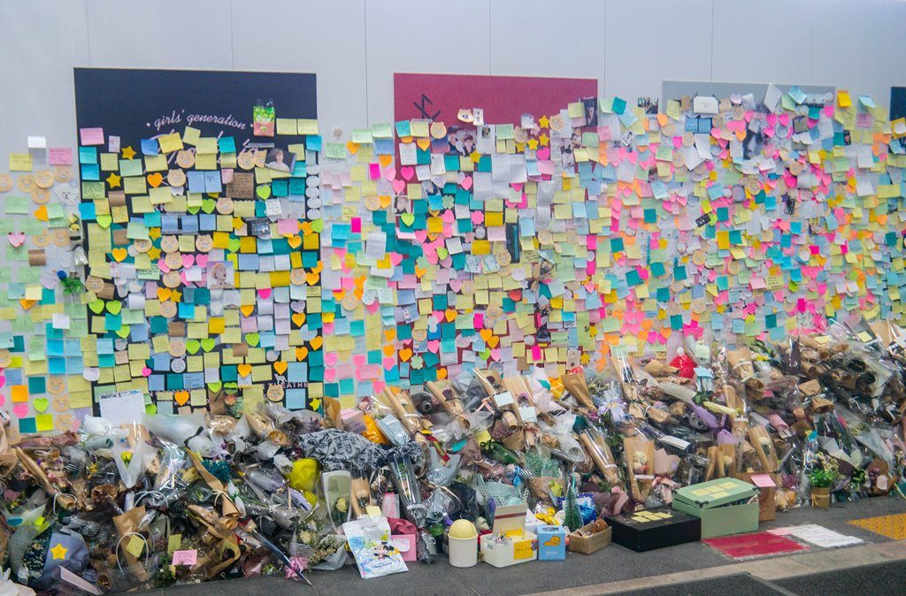 서울 코엑스 SM Town 풍경-0903 종현 추모 메모