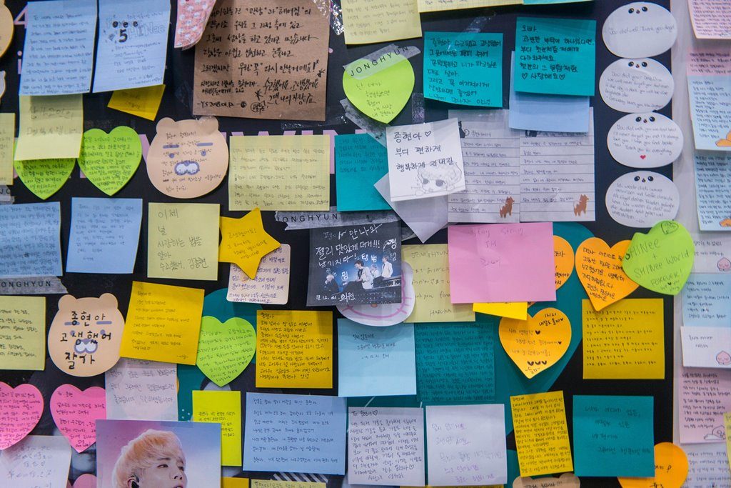 서울 코엑스 SM Town 풍경-0905 종현 추모 메모