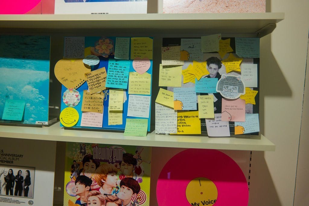 서울 코엑스 SM Town 풍경-0914 종현 추모 메모