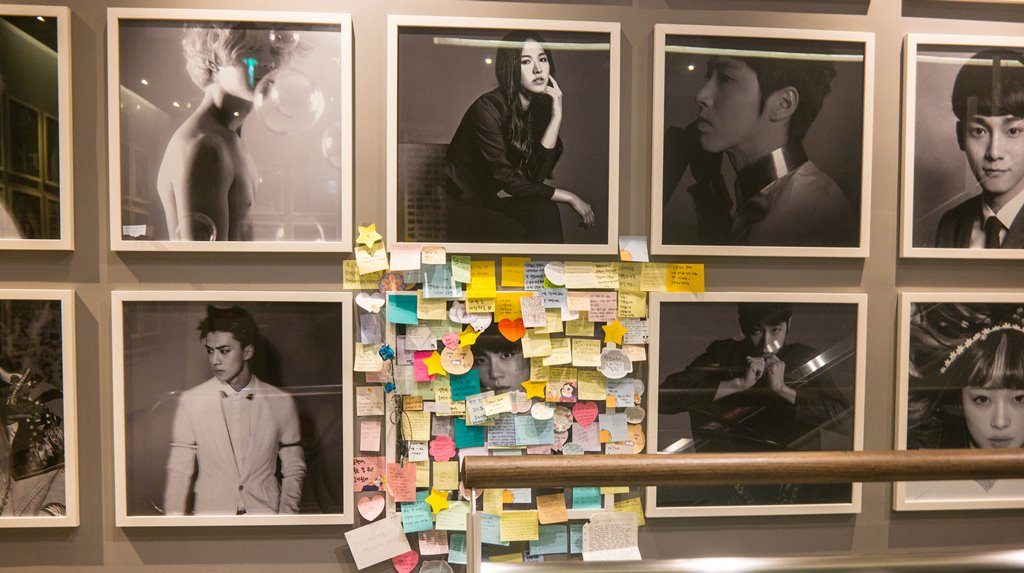 서울 코엑스 SM Town 풍경-0932 종현 추모 메모