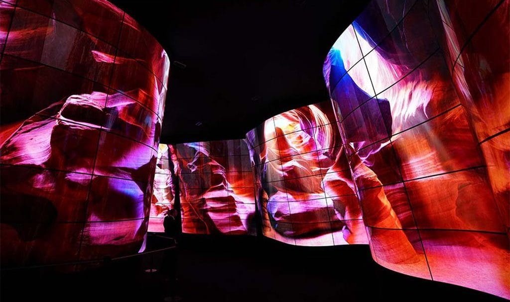 CES 2018에서 LG가 전시한 OLED 이미지 BOSS Magazine