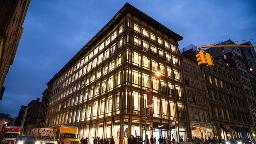 나이키 플래그쉽 스토어 뉴욕 브로드웨이 소호거리 위치 NIKE'S NEW YORK SOHO DISTRICT STORE nike-flagship-store-broadway-soho-26