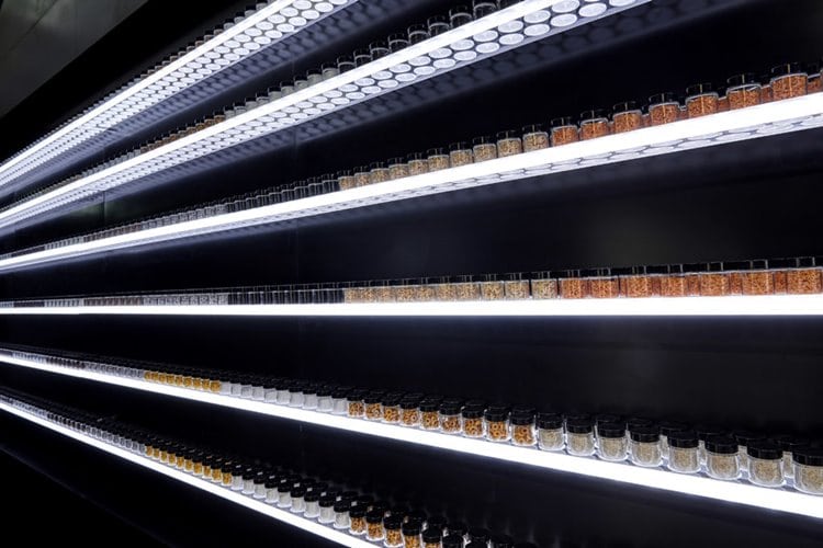 다이슨은 어떻게 아시아 시장을 휩쓸고 있는가? 중국에서 인도네시아까지 다이슨의 놀라운 성과를 살펴보다 23 다이슨 런던 데모 컨센 스토어(Dyson Demo Concept Store) 테스트 샘플 Dyson_OxfordStreet_188_89_90final-1024x683