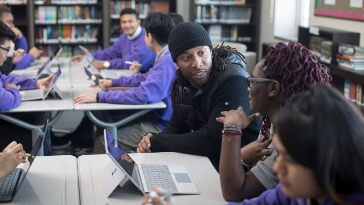 마이크로소프트 부활을 이끈 나델라의 5가지 전략 10 마이크로소프트 임직원 이미지-마이크로소프트